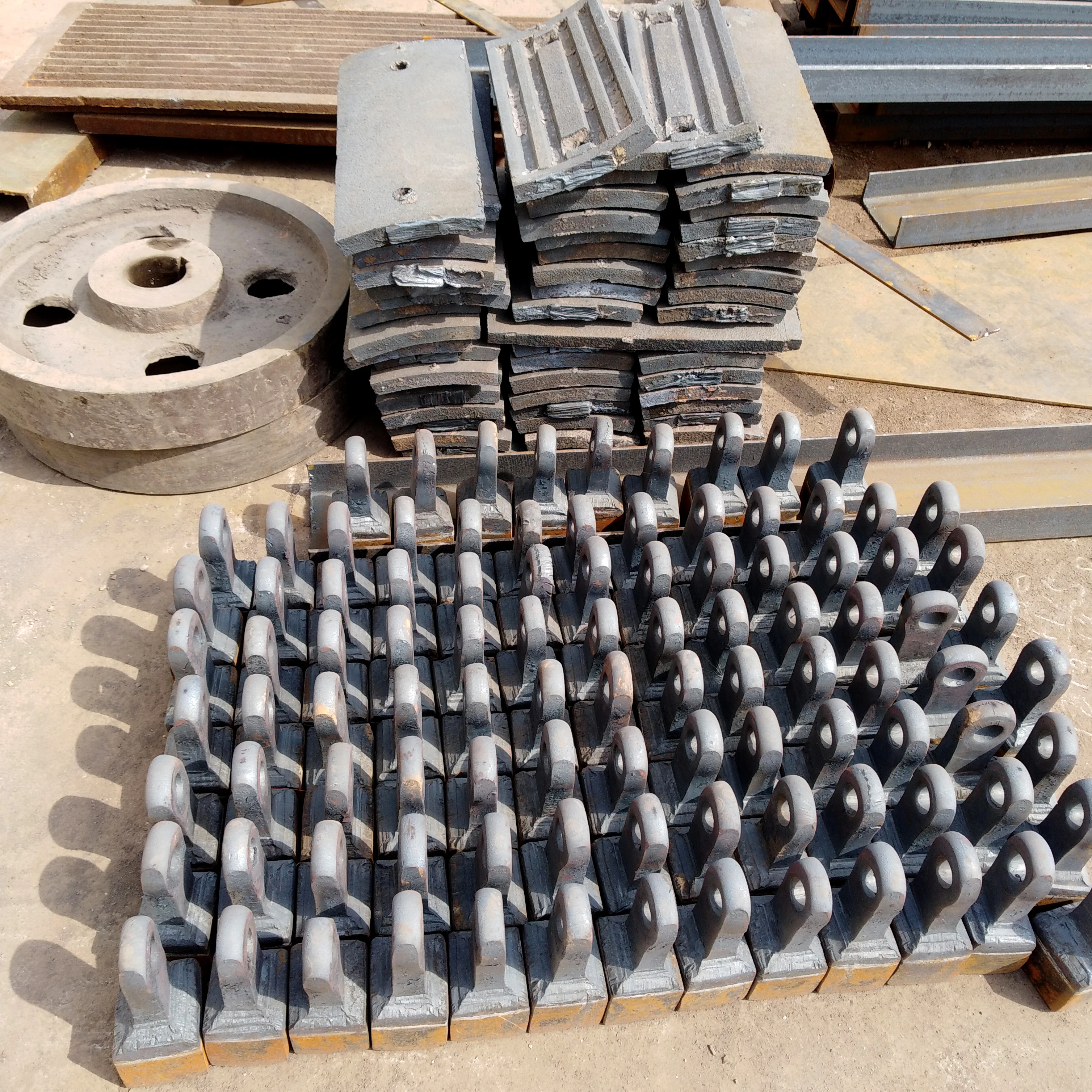 Industrial Hot Sale Limestone Mining Granite Sand Making Diesel Engine Rock Small Machine Gold Stone Hammer Mill Crusher