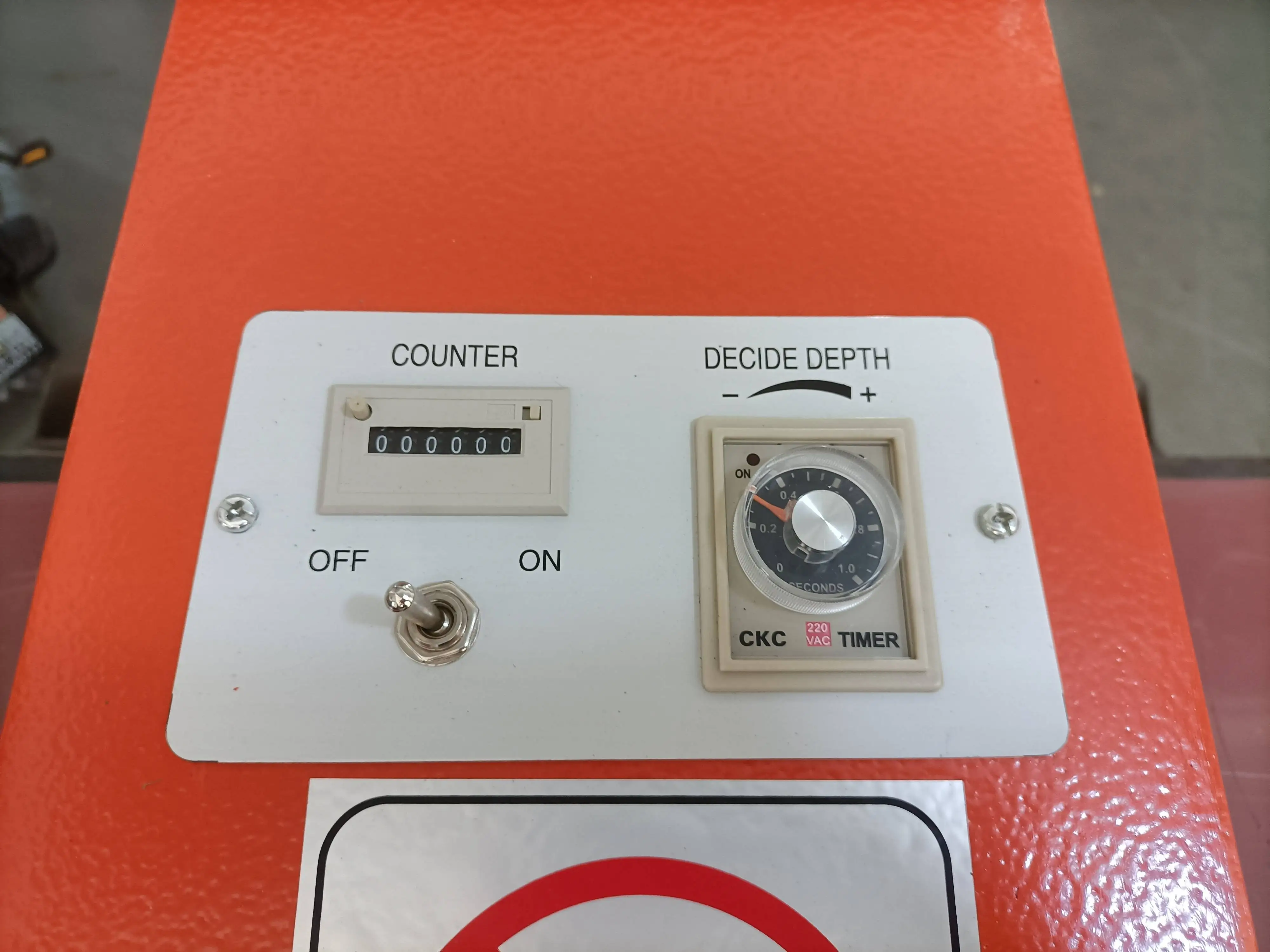 Small beam press machine 16 ton cutting force clicker press machine price in India for sale