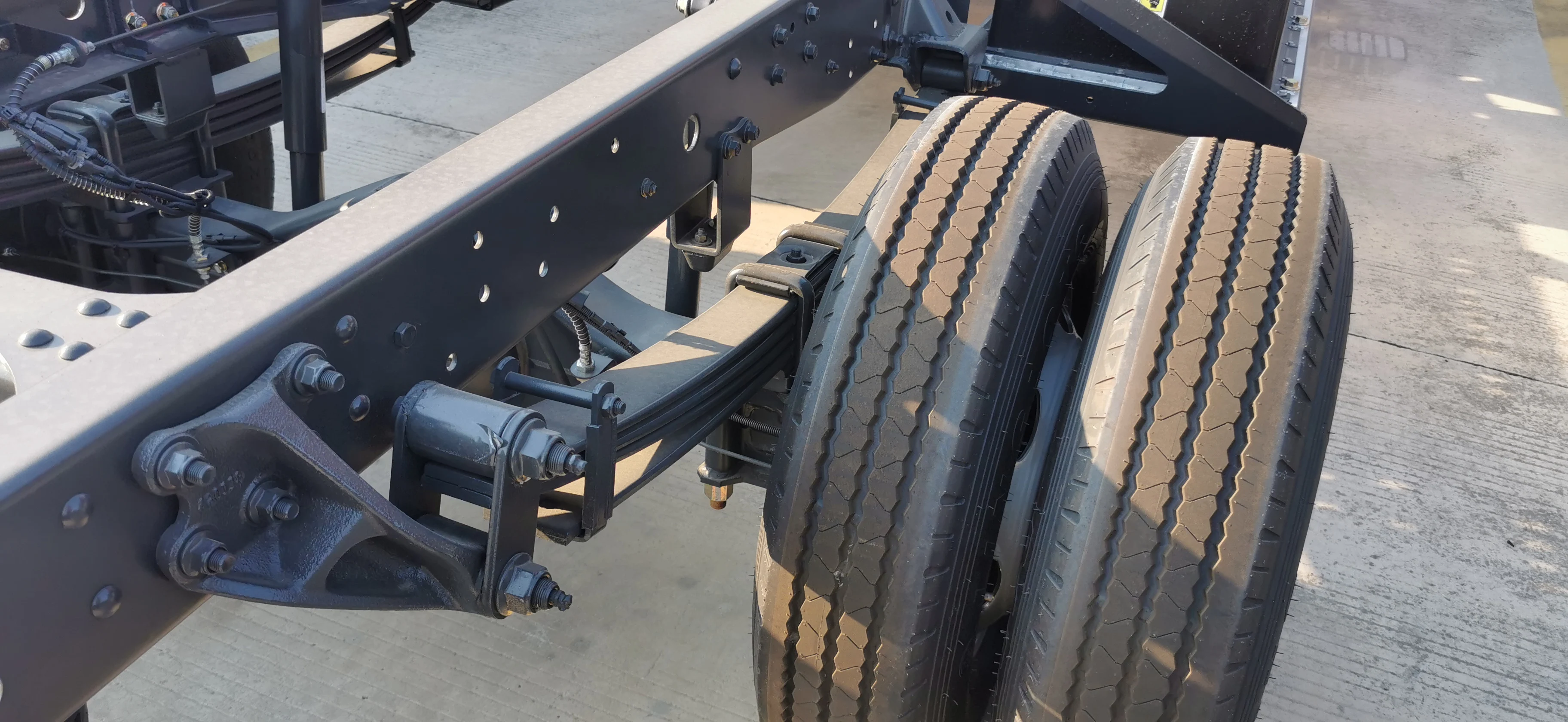 L2 4*2 Four-Wheeler box truck Wholesale Price Vehicle Customization 2022 New Energy truck electric light truck for sale