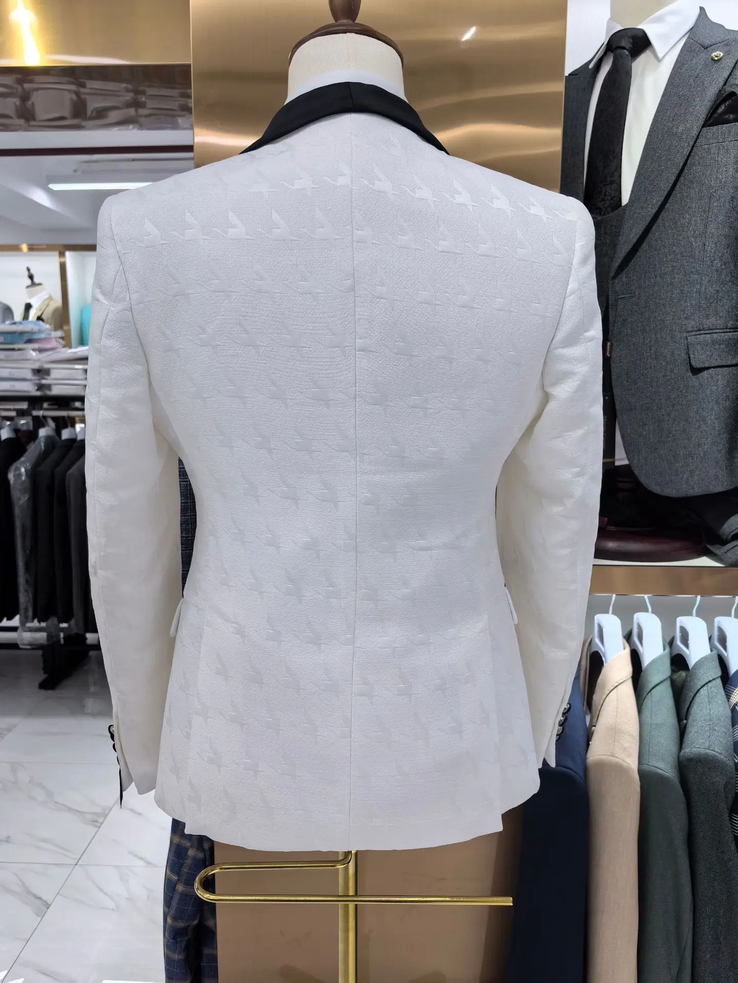 Luxury White Suits For Men One Button Black Shawl Lapel Blazer Slim Fit Wedding 3 Piece Jacket Pants Vest Formal Male Clothing