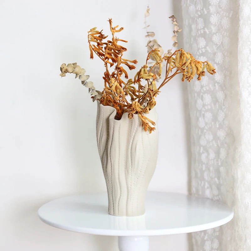 Nordic Irregular Unusual Shape with Carving Modern Vases White Black Ceramic & Porcelain Vases Flower Vase Home Accessories