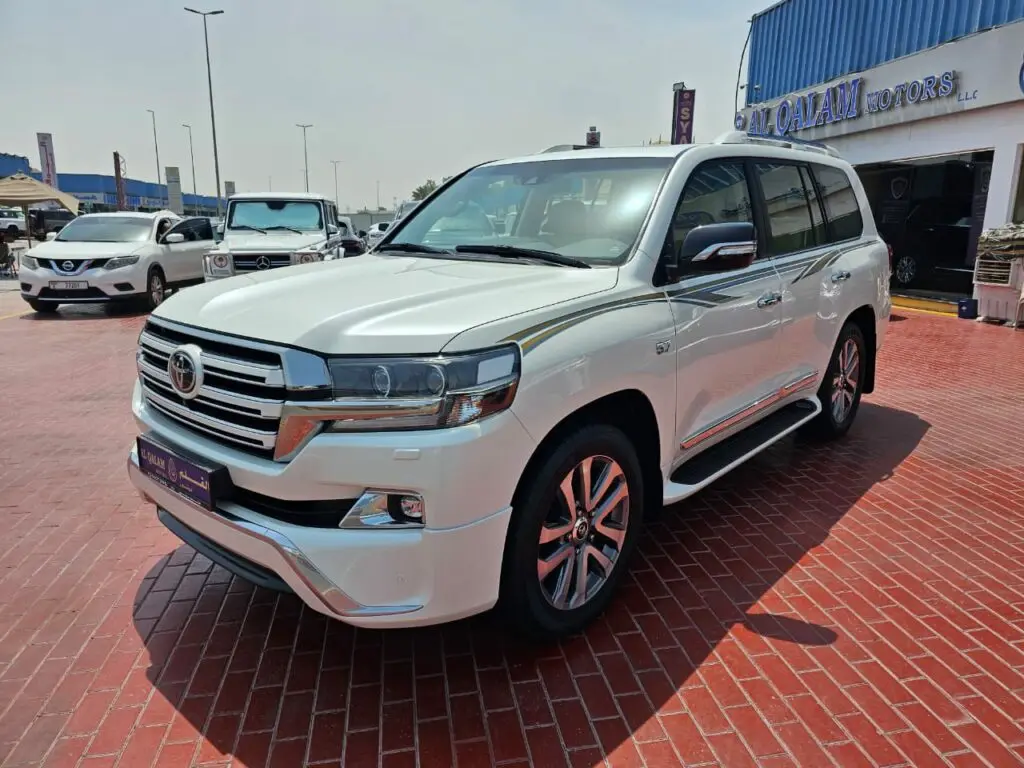 Power and Performance Used TOYOTA LAND CRUISER 2021 V8 4WD FULL OPTION WHITE COLOR cars  Well Maintained and Ready to  go