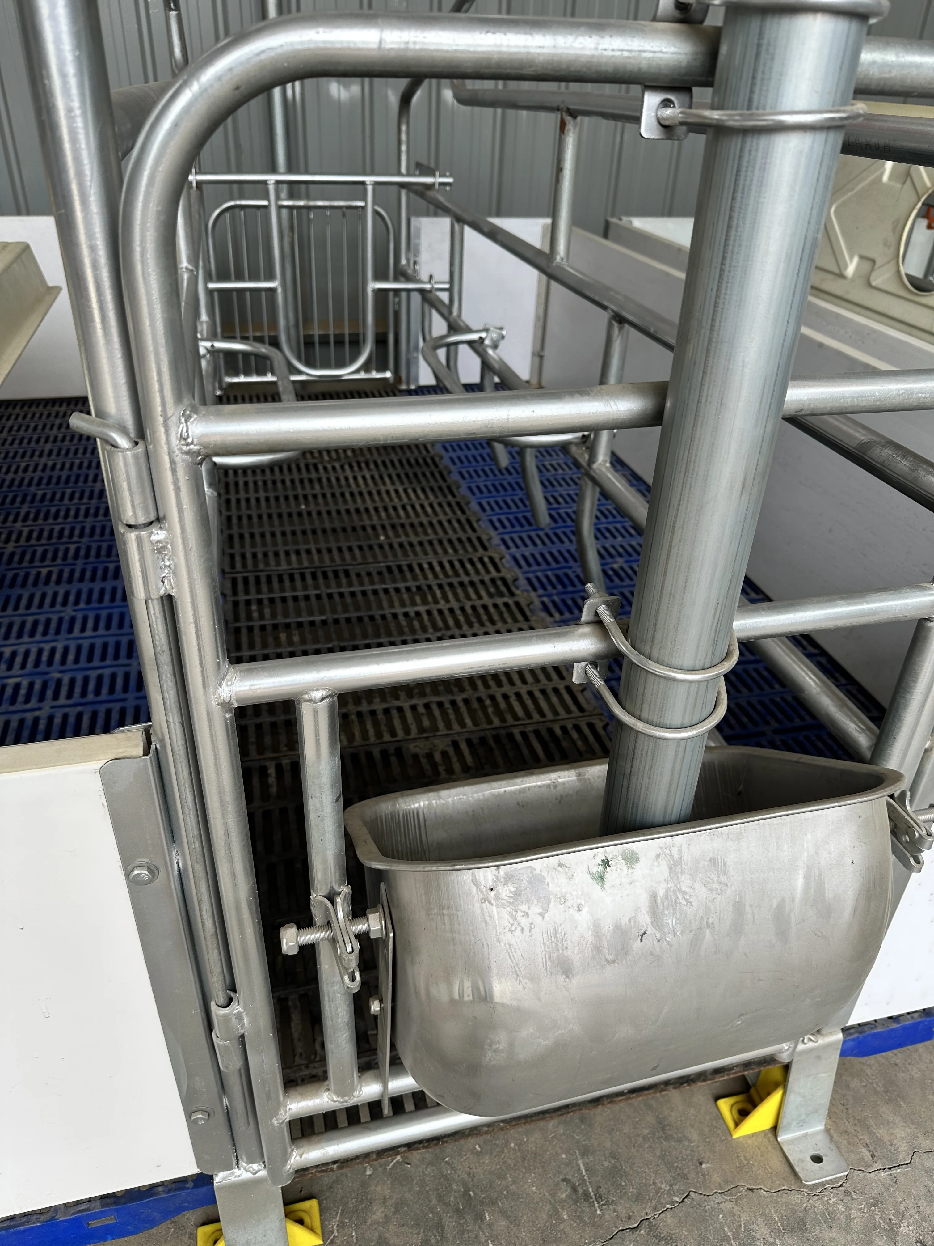 cheap sow farrowing pens pig double farrowing crates product  for sale