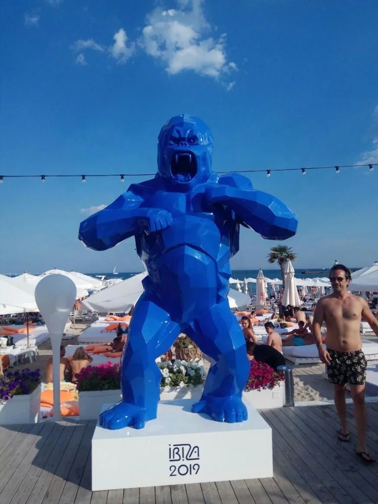 Hot sale Orlin kong  animal kingkong  statue   gorilla fiberglass sculpture to France Ukraine