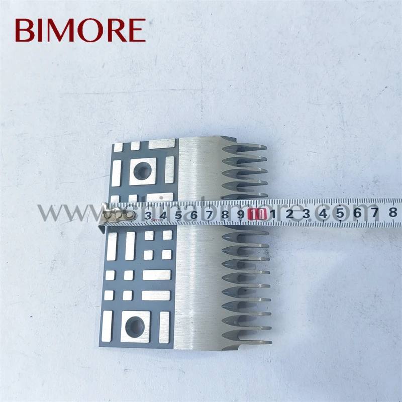 Bimore OE-5 453Y5 эскалатор алюминиевый гребень 16 зубьев 136*107 мм