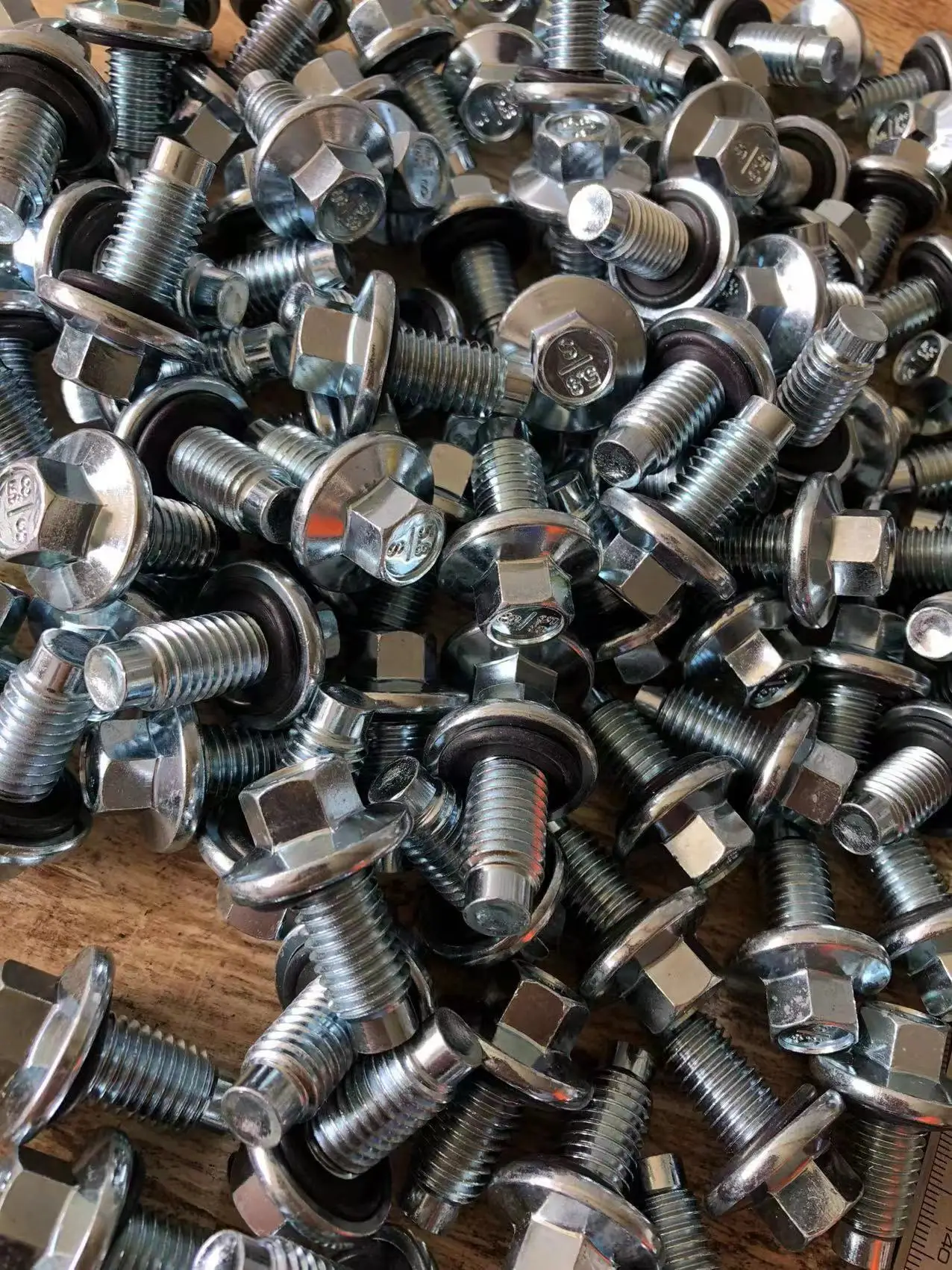 Oil Pan Drain Plug Bolt W/O Ring and Magnet