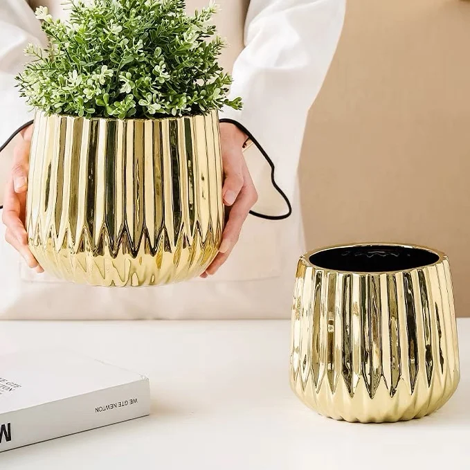 Unique Design Luxury Home Balcony Decoration Succulent Planter Stripe Gold Ceramic Flower Plant Pots