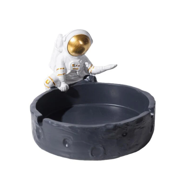 Wholesale Resin Astronaut Ashtray Desktop Smoking Ash Tray Holder Ashtray Custom