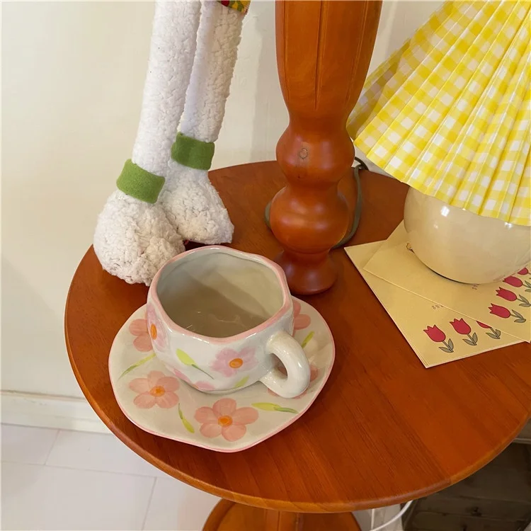 New Arrival 11 OZ Girl Cute Coffee Cup Saucer Afternoon Tea Ceramic Hand-painted Striped Water Cup Vintage Saucer