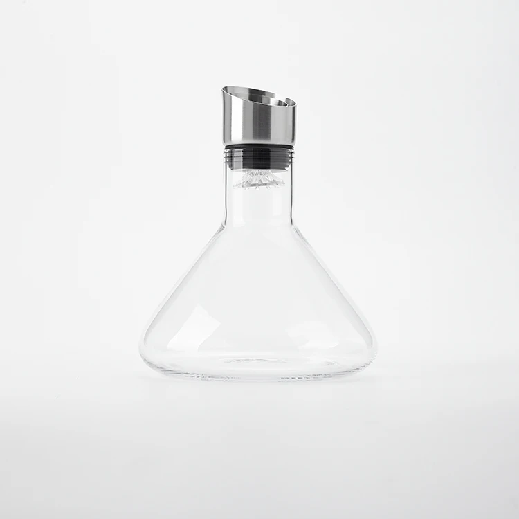 Hand Blown 1600ml Red Wine Carafe and Crystal Glass Decanter with Built-in Aerator and Stainless Steel Pourer Lid