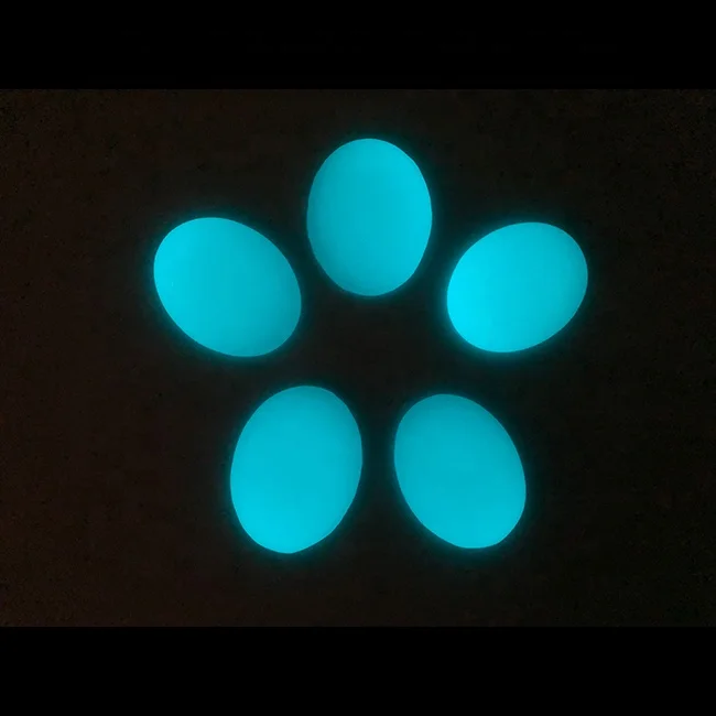 Сияющая в темноте Галька, сияющая галька на дорожке, сине-зеленые Сияющие гальки