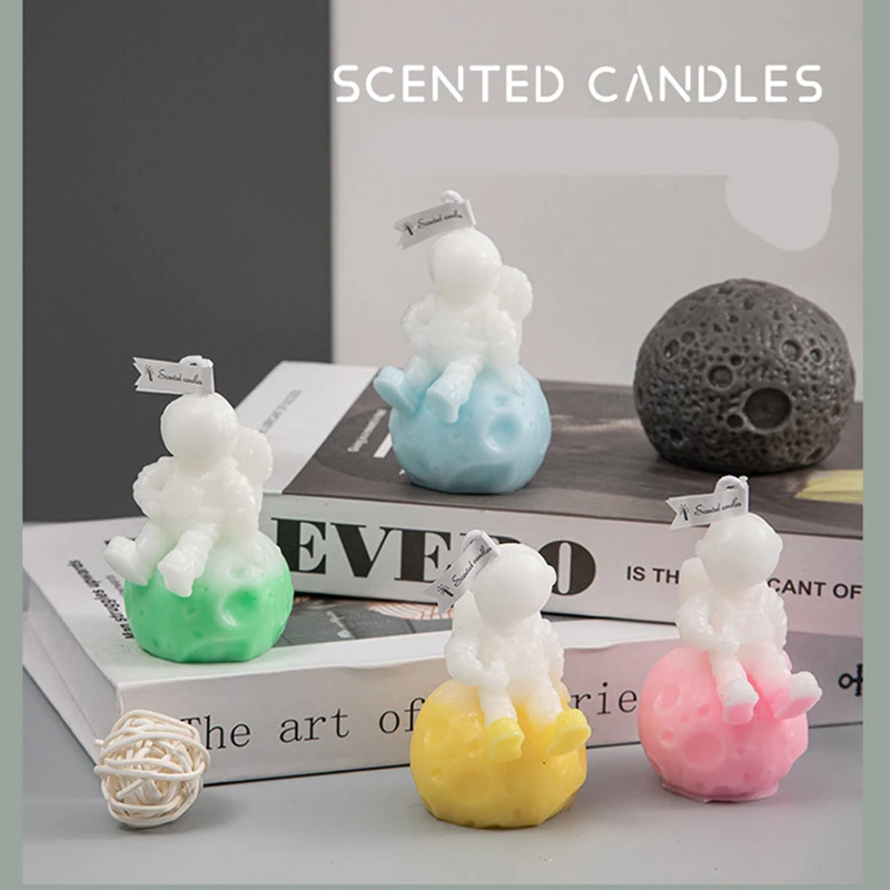 Wholesale Home Decoration Astronaut and Moon Shaped Soy Wax Candle Creative Wedding Aromatic Candle