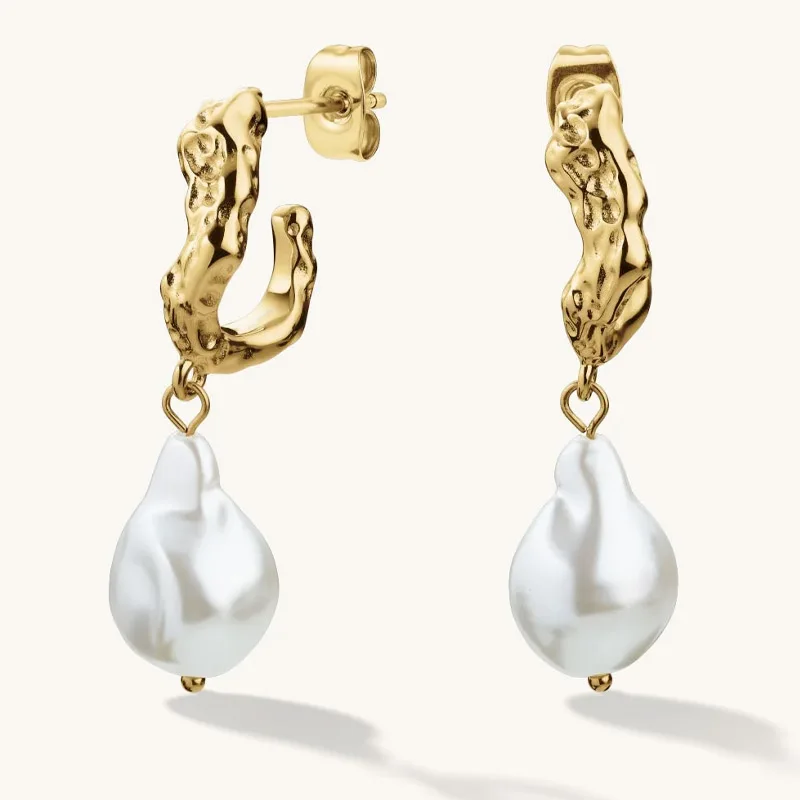 2024 Trendy Fashion Earrings 18k Gold Plated Irregular Freshwater Pearl Hoops Earrings For Women