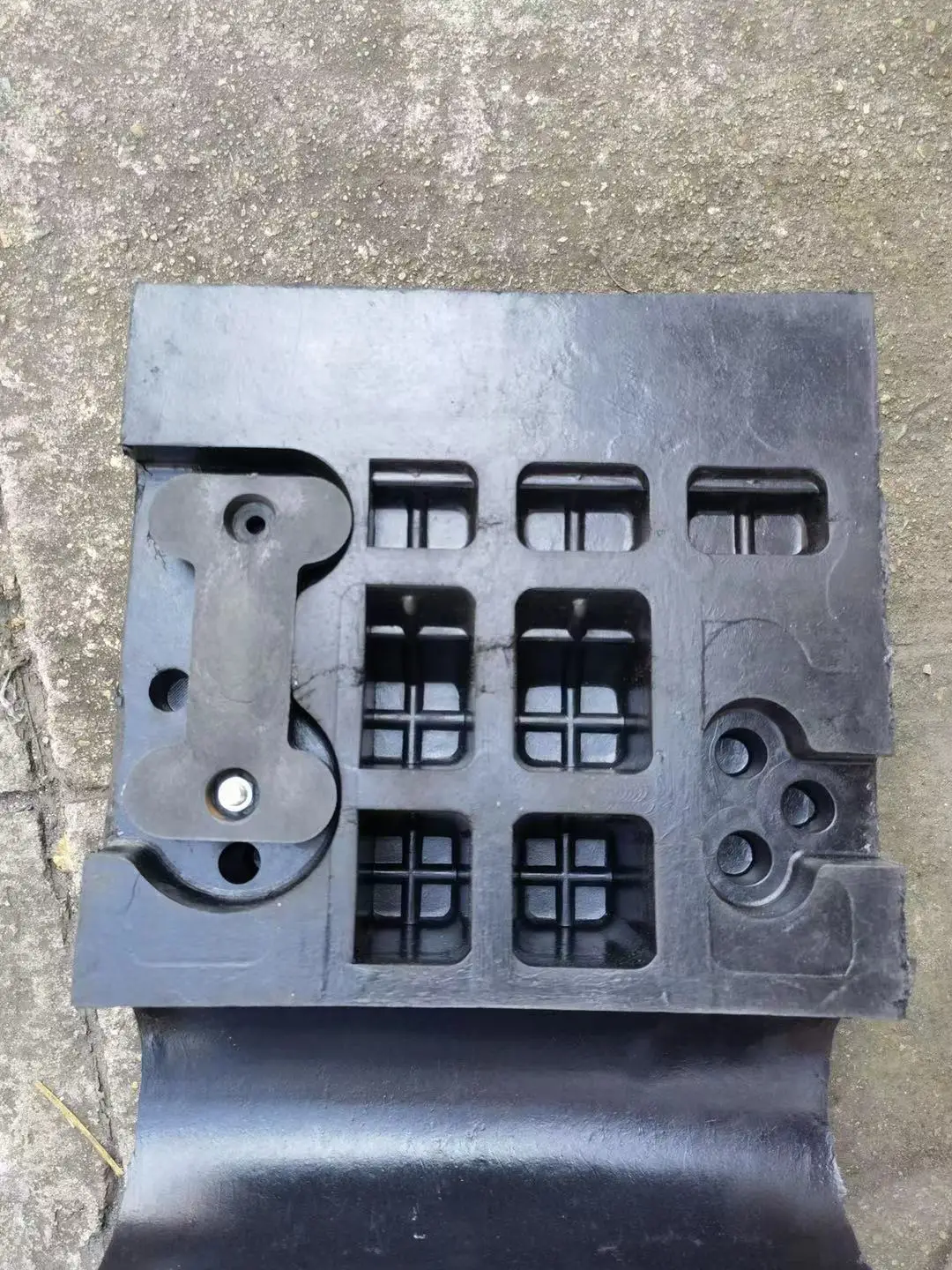 Fie Protection Pipe Two Channel Cat Eye Reflectors CE Hose and Cable Bridge Ramp 2-Channel Protector