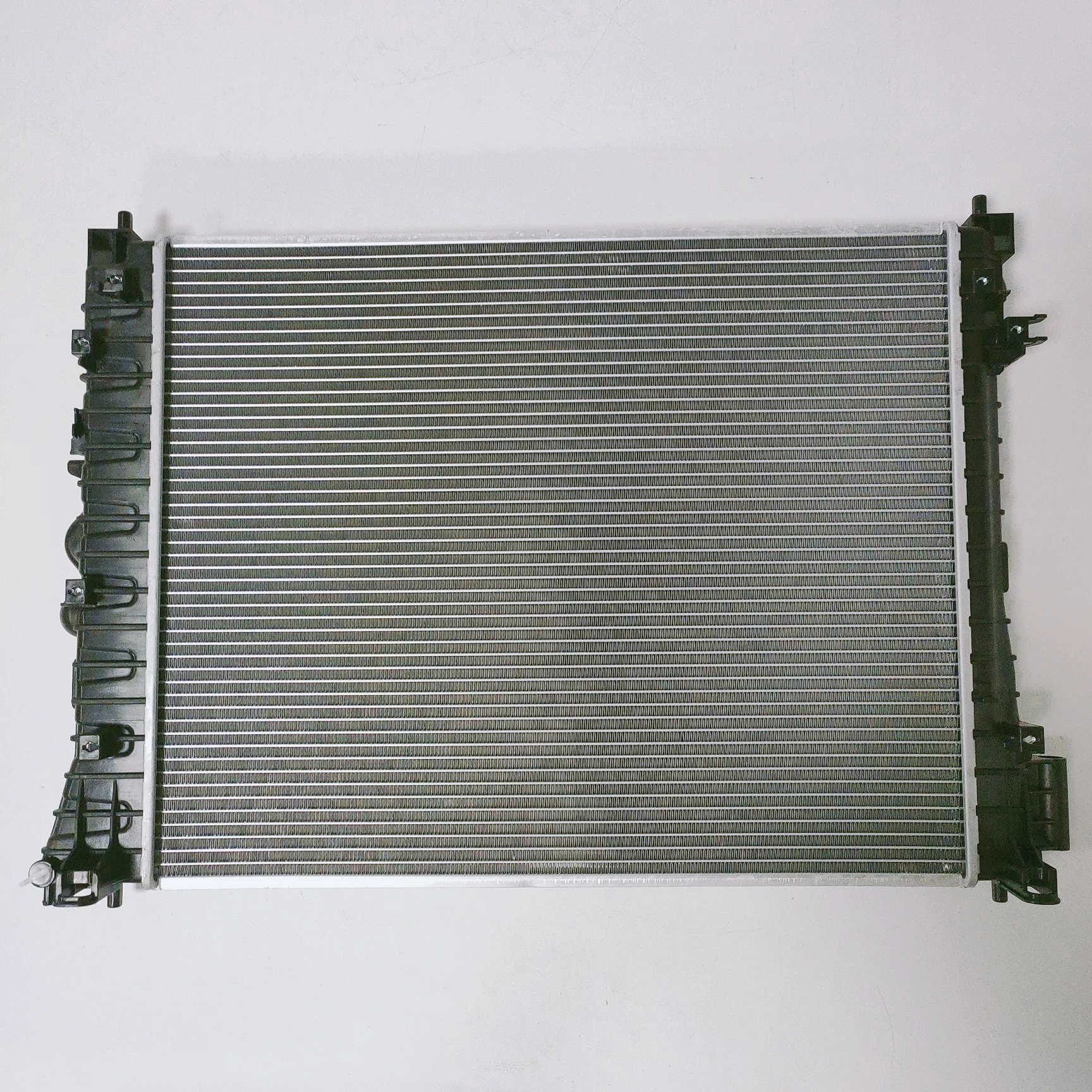 95136075/95298548 Aluminum Plastic Brazed Automobile Engine Radiator Water Tank Radiator For ENCORE 1.4 L4 TURBO 13-15(A/T)