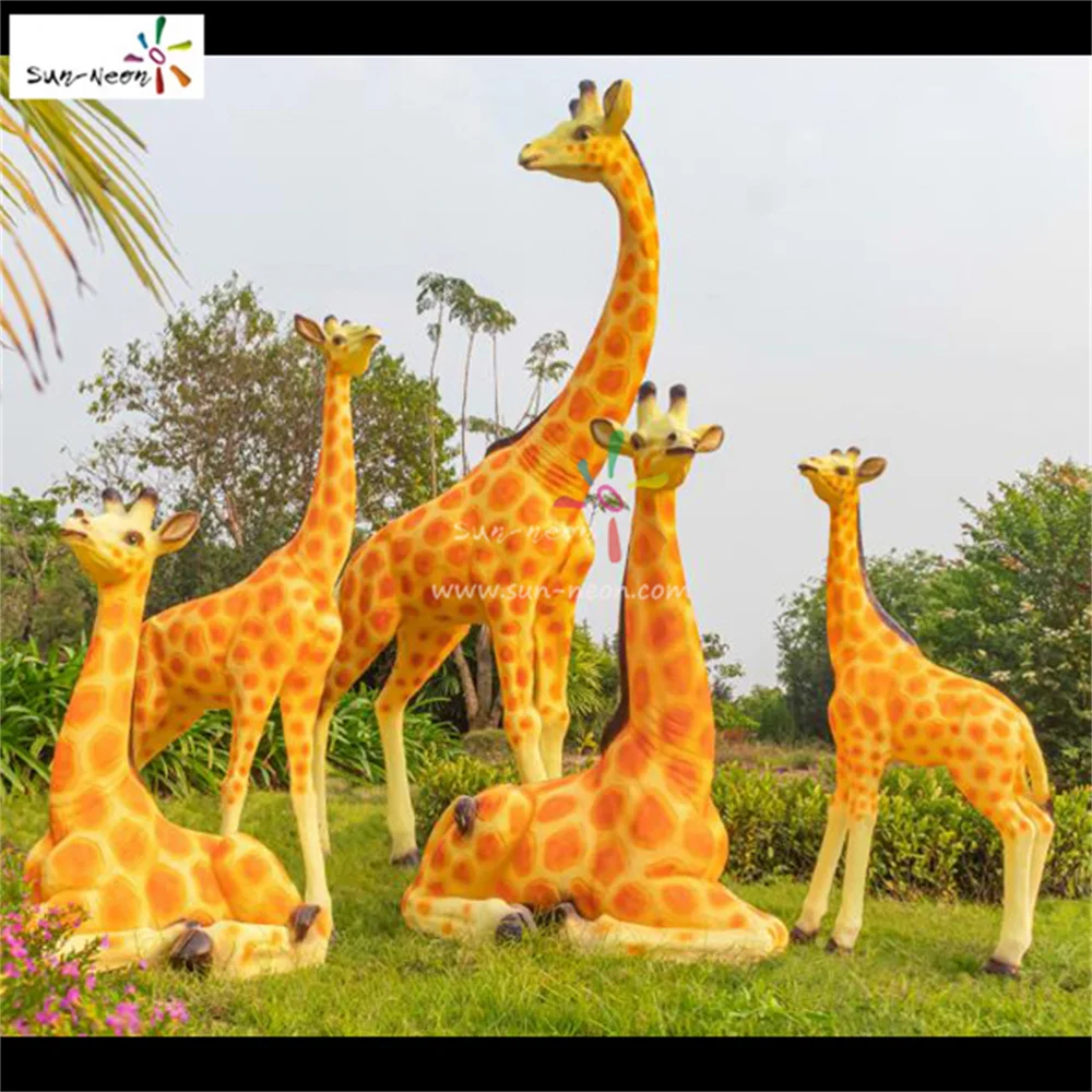 Christmas Theme Adventure Park Decorations Large Resin Animal Statues Including Giraffe Motif Lights