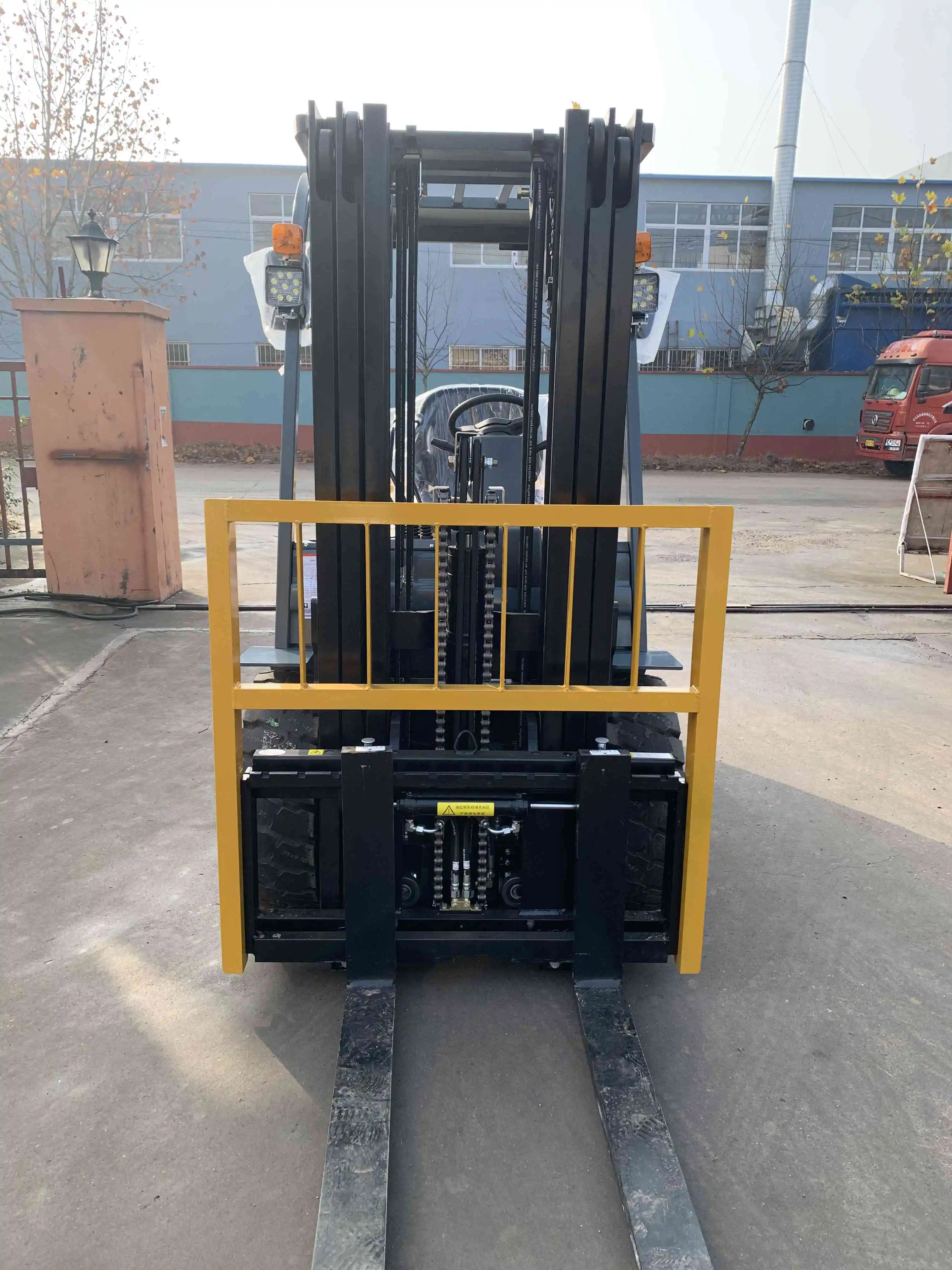 China CE Certified 3 tons Diesel Forklift with Japanese Engine 2/3 Stage container Mast