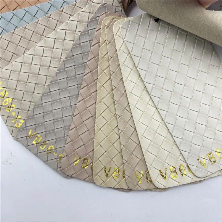 Плетеная кожа из синтетической кожи с принтом ПВХ Текстурная для обуви сумки диван автокресло