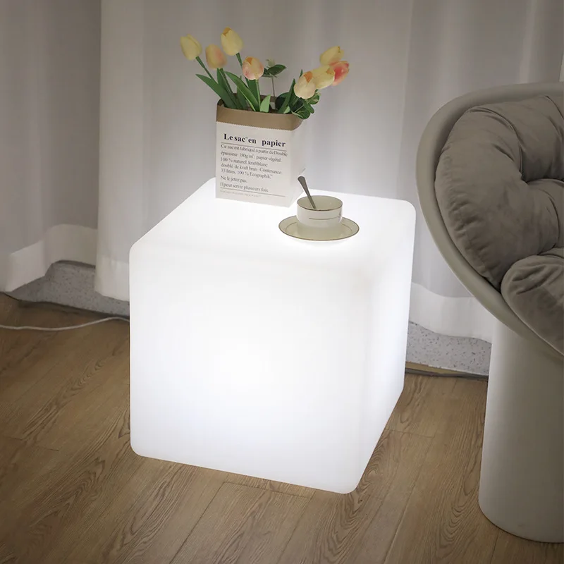 Illuminated PE Material LED Cube Bar Chairs Glowing Plastic Cube Chair with LED Lighting for Seat Lighting