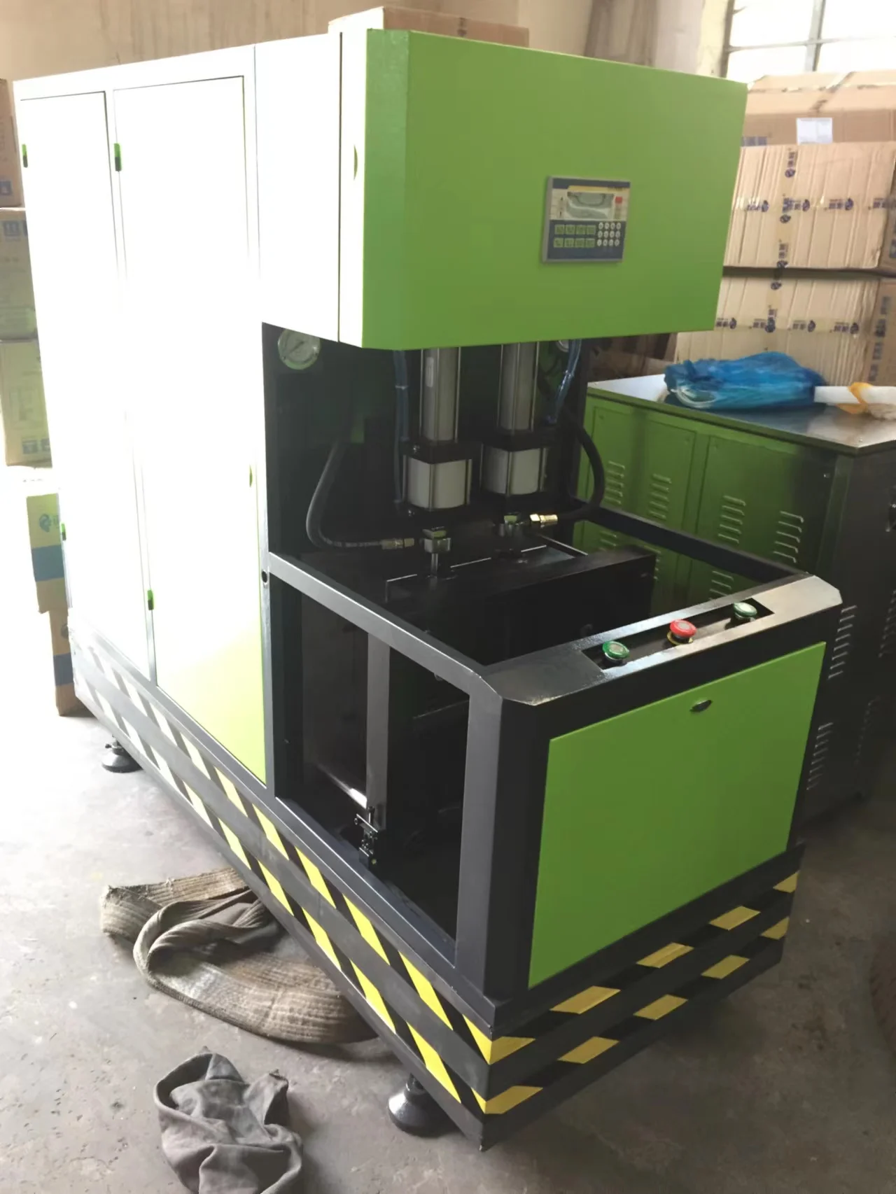 PET glass bottles making machine good sale  high quality 1.5 liters pet bottle blowing  Bottle Machine
