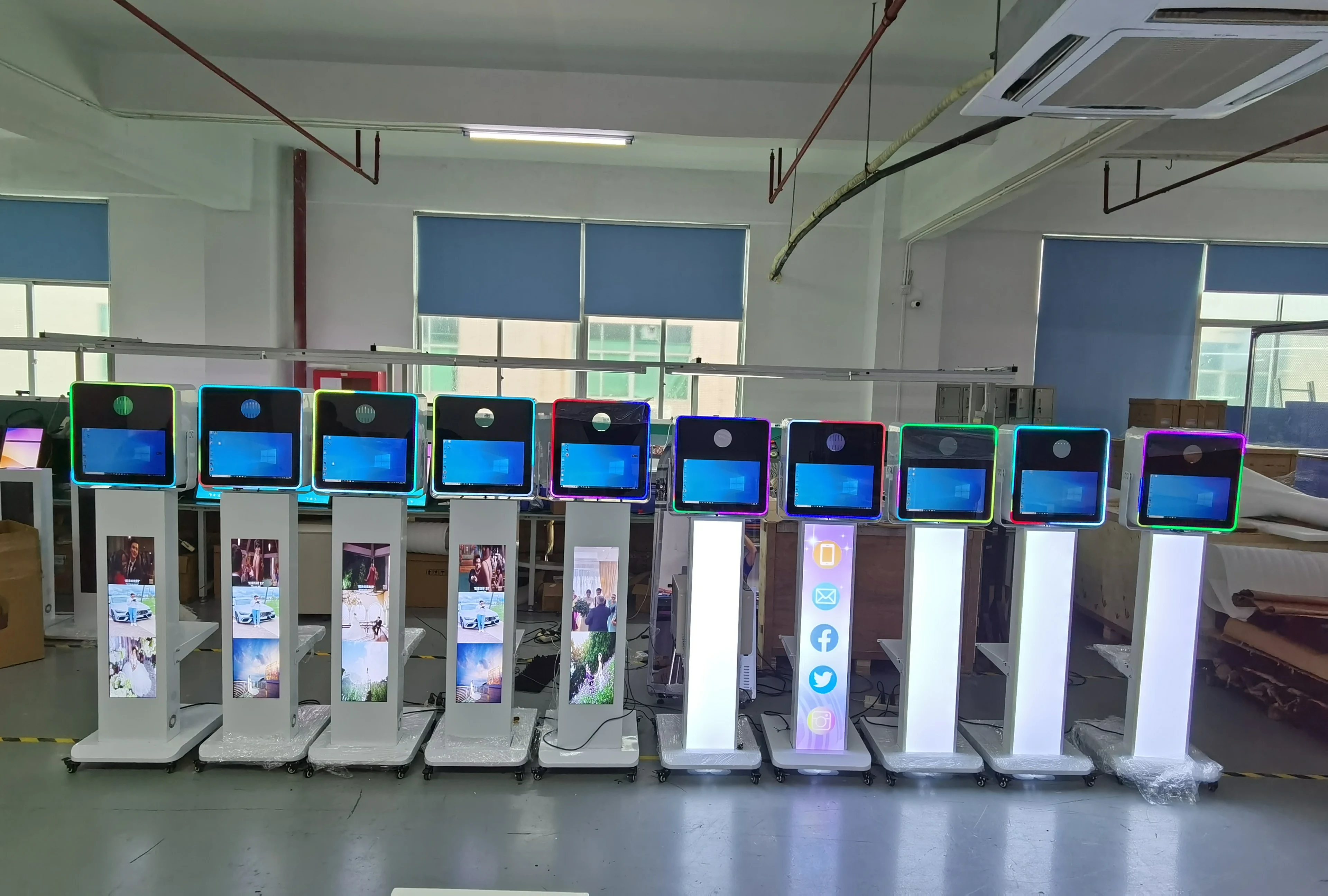 Hot Selling Dslr Photo Booth With High Resolution LCD Screen Display For High-End Events Include Easy Carry Hard Case