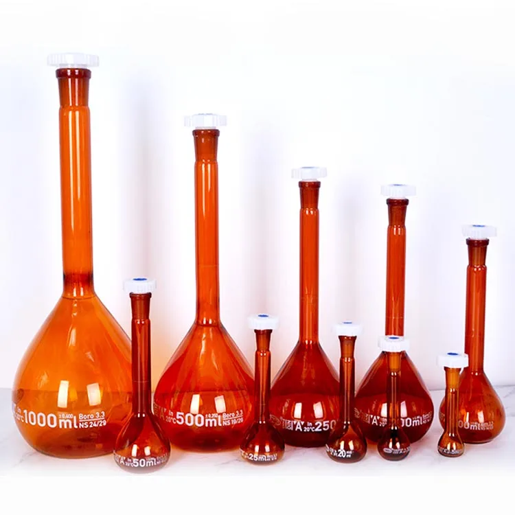 Оптовая продажа, 5 мл, 10 мл, 500 мл, 1000 мл, мерная колба из янтарного боросиликатного стекла с пробкой для лабораторного использования жидкостей