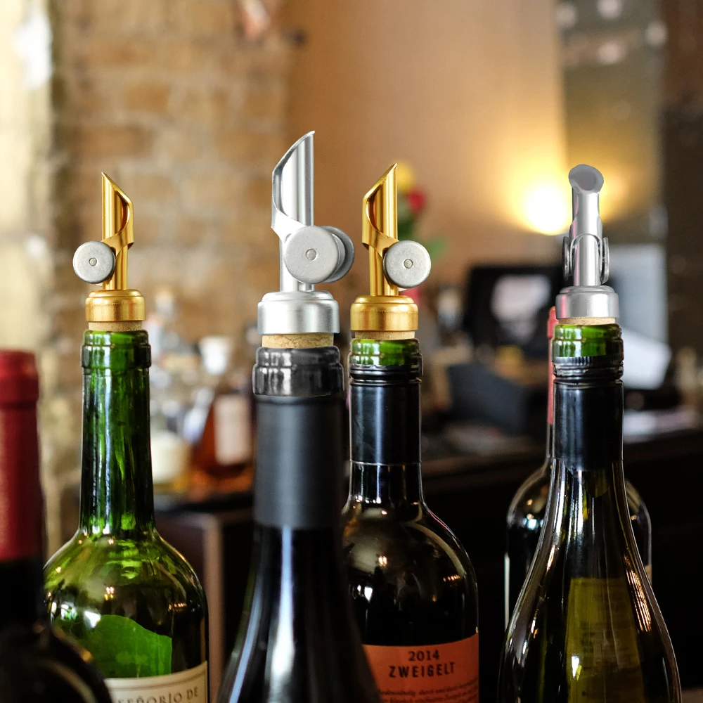 Factory online wholesale Shiny golden cork wine pourer oil pourer hot selling item food grade