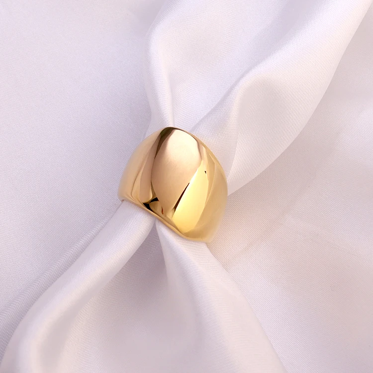 Vintage Stainless Steel Rings Hypoallergenic Jewelry PVD Gold Plated Chunky Band Rings for Woman