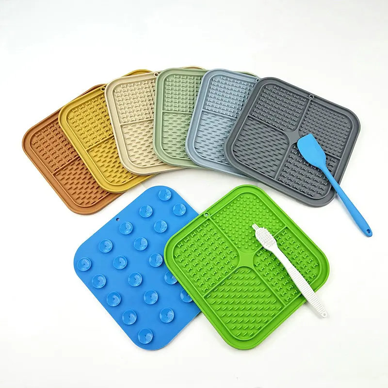 New Product Customized 21.5cm Shaped Food Pad Dog Lick Mat Dog Silicone Pet Feeder Modern