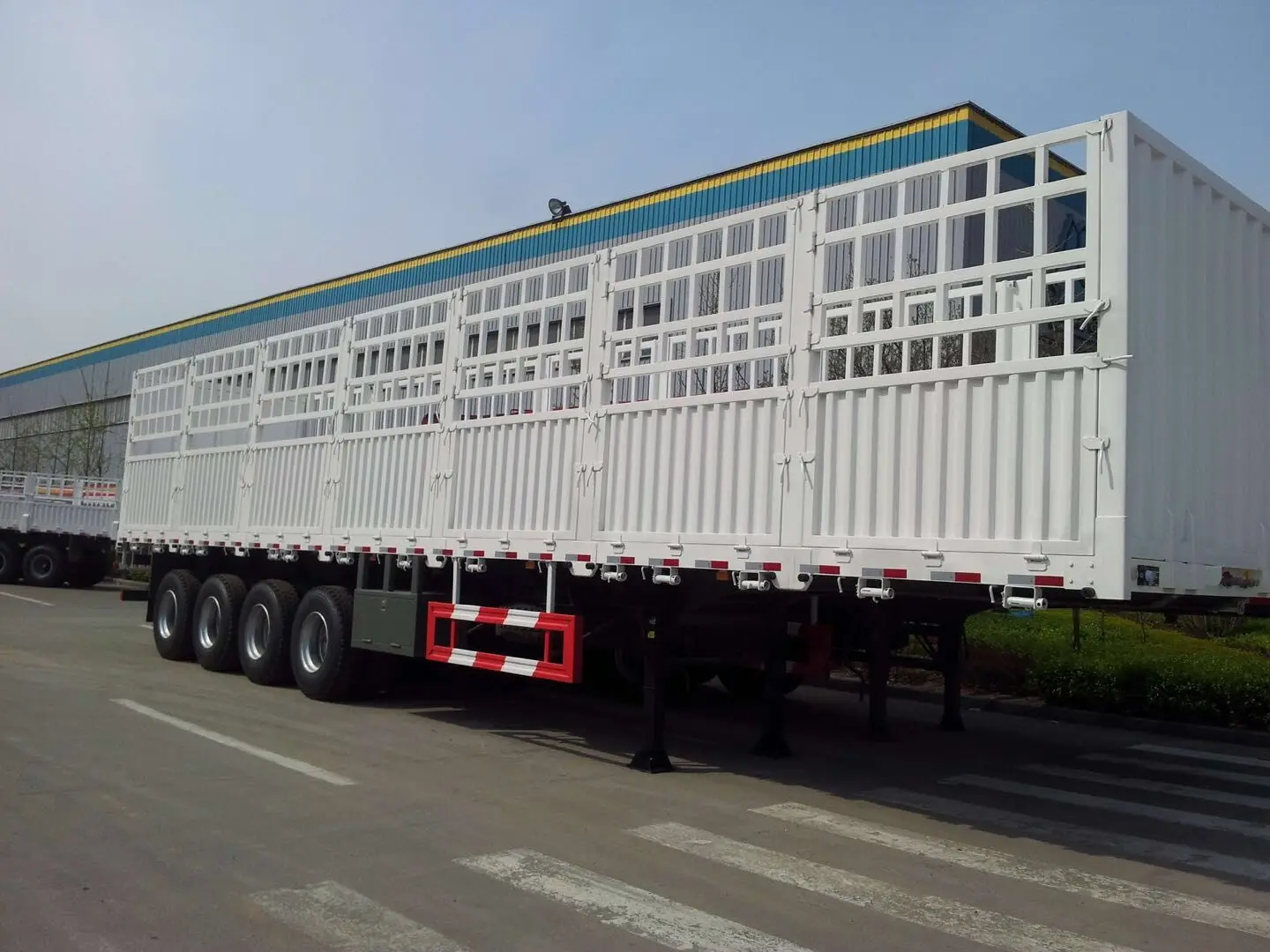 China low price 3 Axle  5 axle 40ft Fence Cargo Trailer 60t Fence Stake Cargo Semi Trailer Price