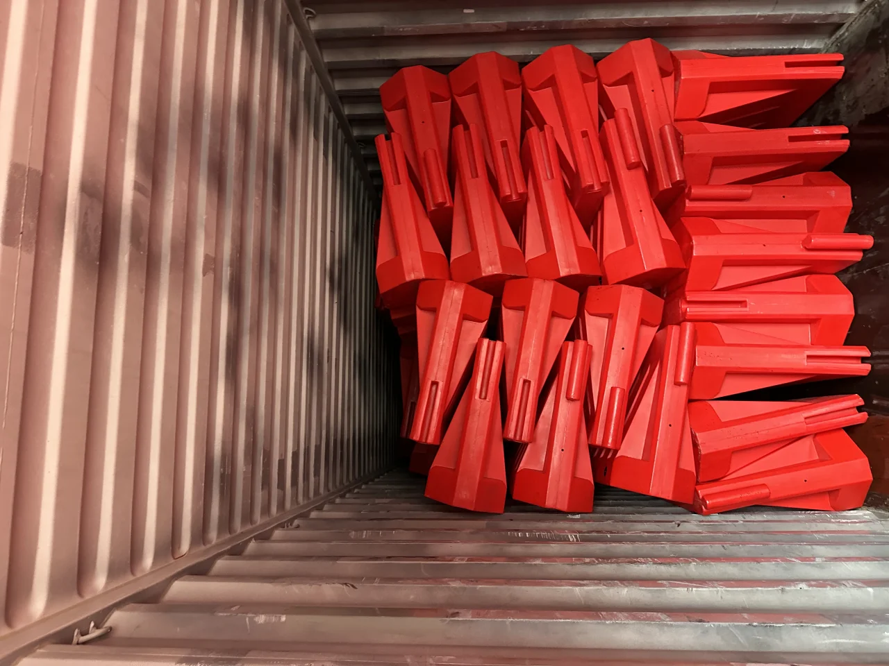 Highway water barrier 2m water filled traffic blowing plastic road barrier dividing line road construction warning barrier fence