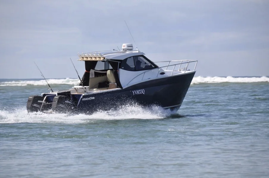 Алюминиевая лодка-катамаран с стабильной скоростью работы