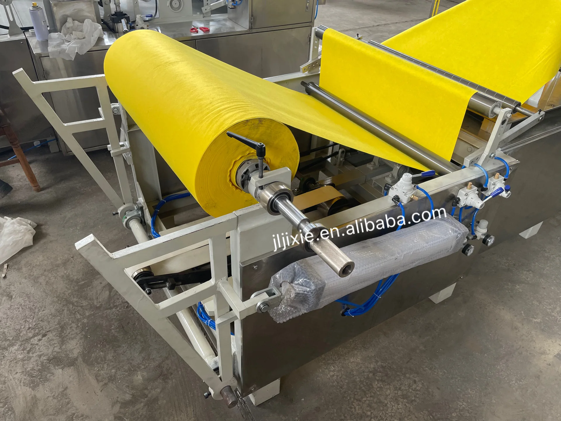 Automatic Non-woven Fabric Needle Punched Cleaning Mop Folding Cutting Machine