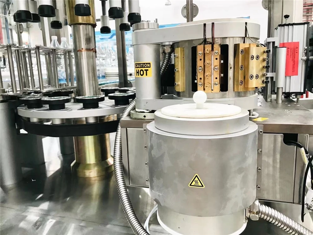 Plastic wine bottle plane label applicator hot melt adhesive labeling equipment made in China