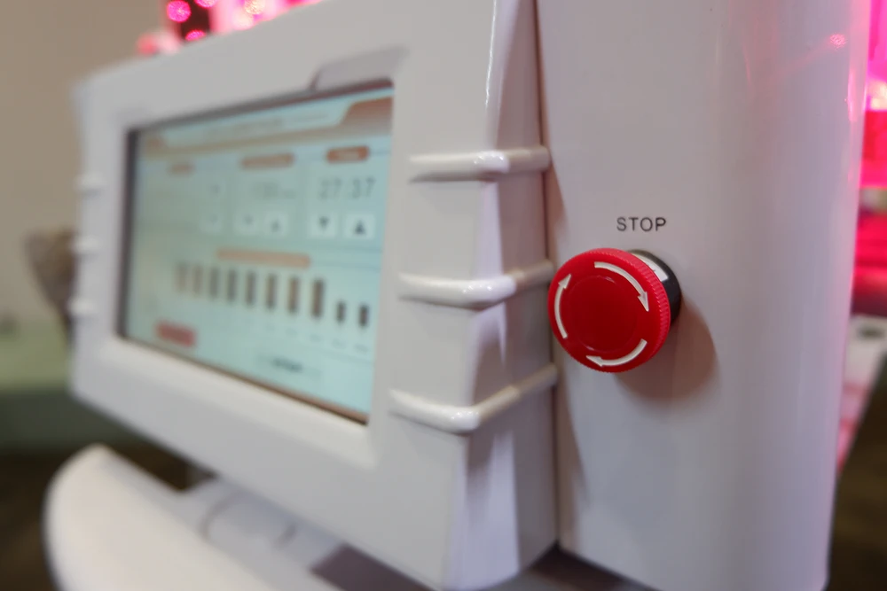 Japanese Mitsubishi imported 650nm diode laser light weight loss 4d lipo laser slim machine sessions for sale