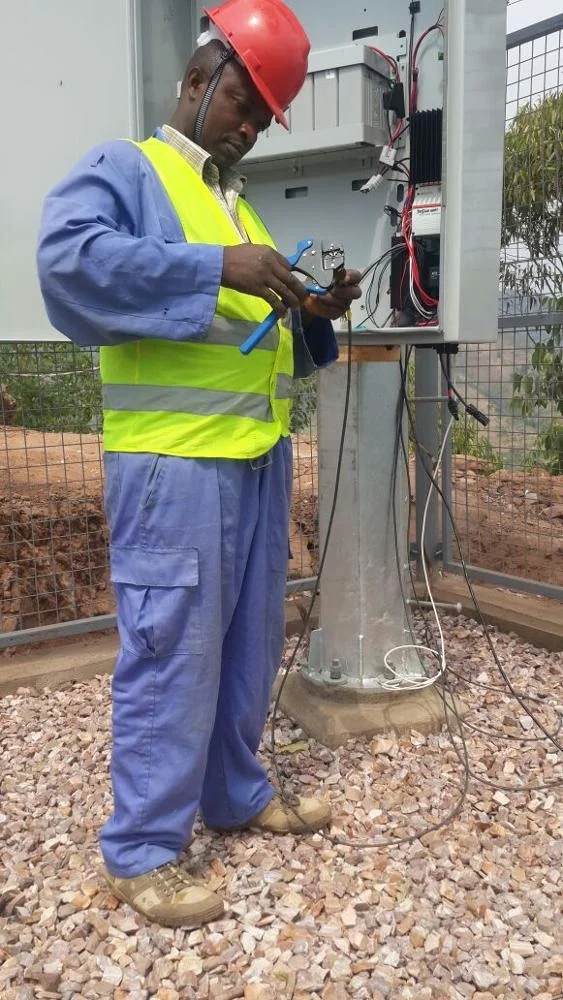 10 м шест с ограждением из проволочной сетки