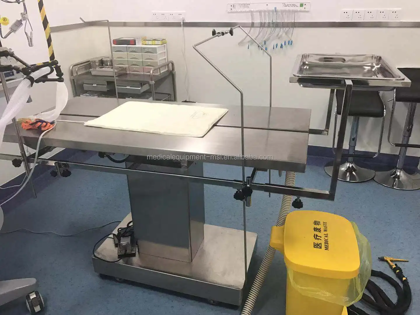 multifunctional V type animal operating table, 304 stainless steel pet operating table MSLDWL15