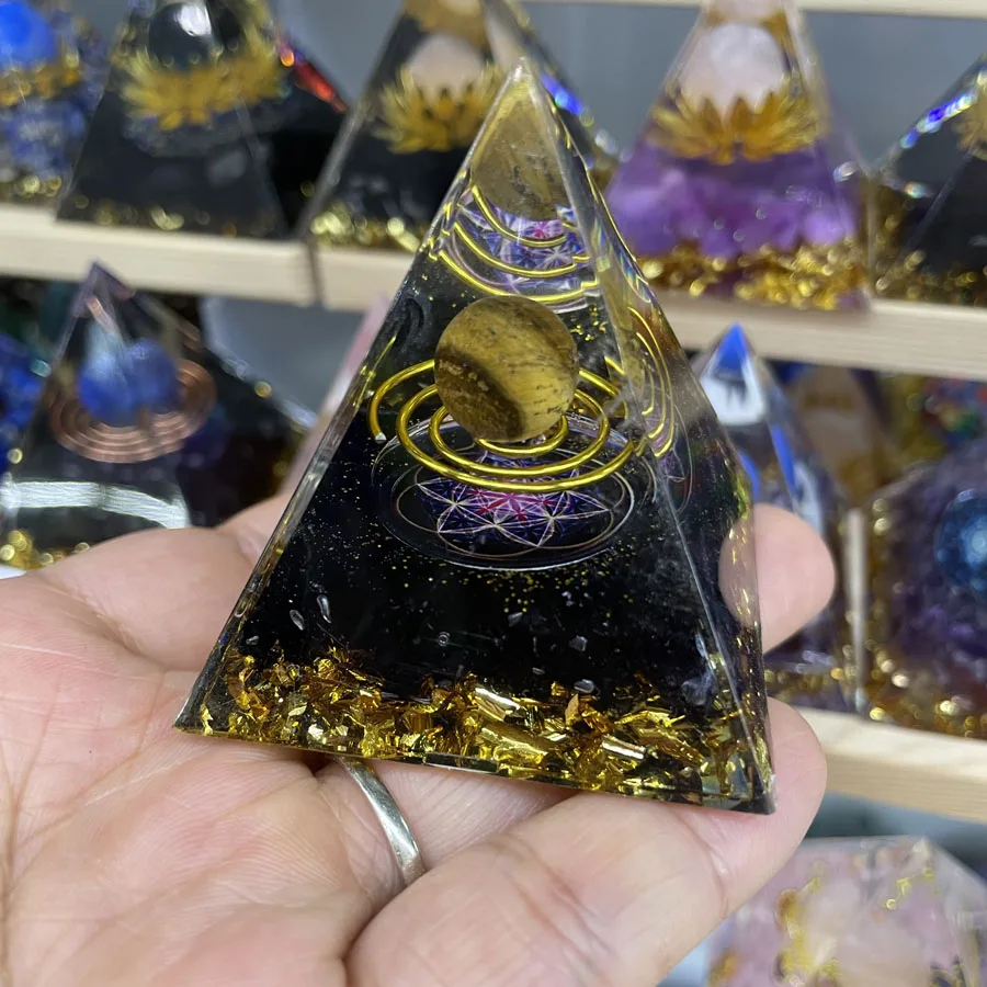 Wholesale Resin Pyramid Crystal Orgonite Pyramid Seven Chakra Spirit Healing for Home Decoration
