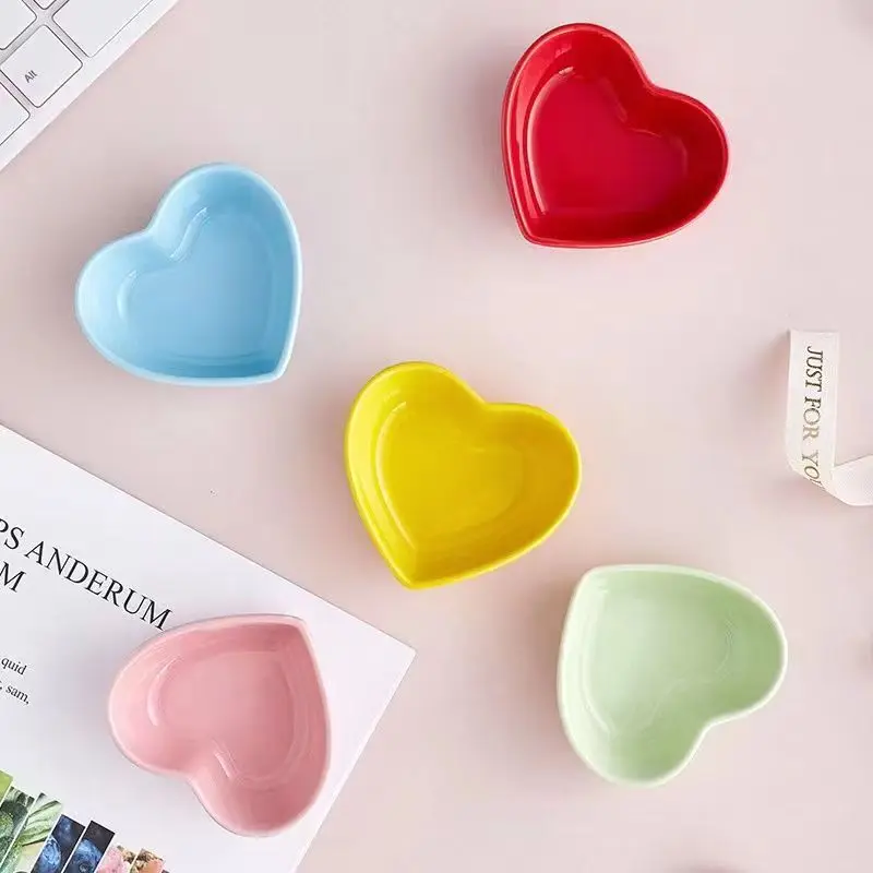 Wholesale High-quality Cute Dessert Bowl Heart Shaped Dish Small Ceramic Love Heart Shape Mini Sauces Dish For Wedding Use