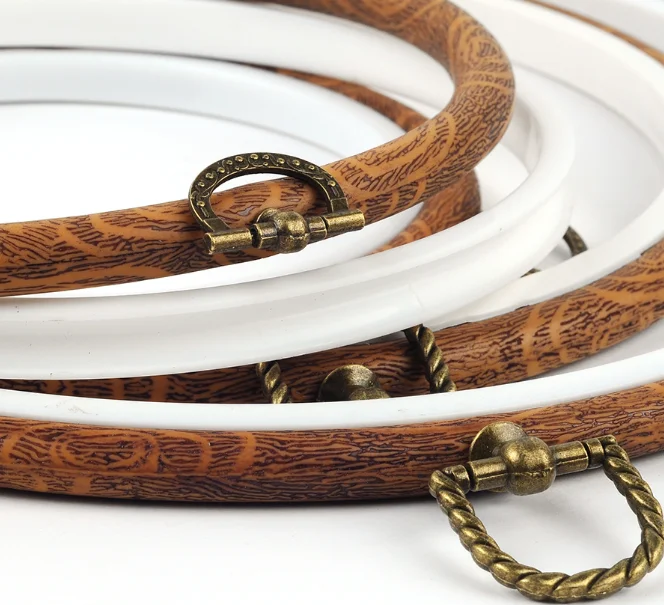 Charmkey Wholesale 4 Inch Bamboo Embroidery Hoops Round Wooden Circle Cross Stitch Hoop for Art Craft