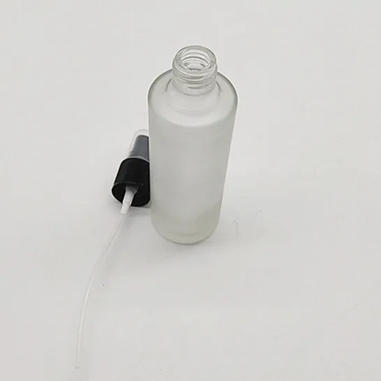 Shan Dong Factory 85Ml  FROSTED L GLASS PERFUME BOTTLE WITH PLASTIC PUMP SPRAYER