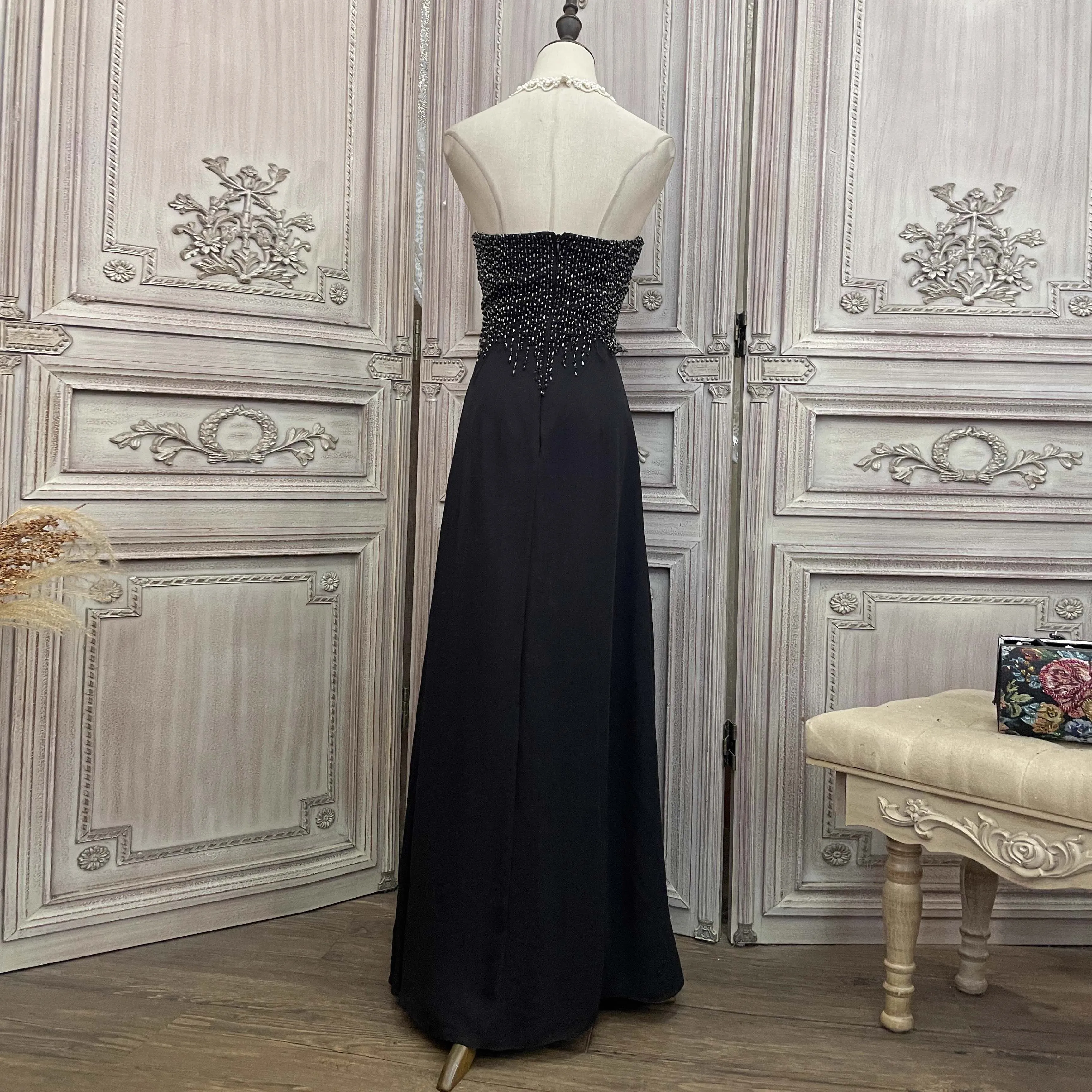 Black Elegant Sequins Embroidered Elegant Customized Long Evening Gowns