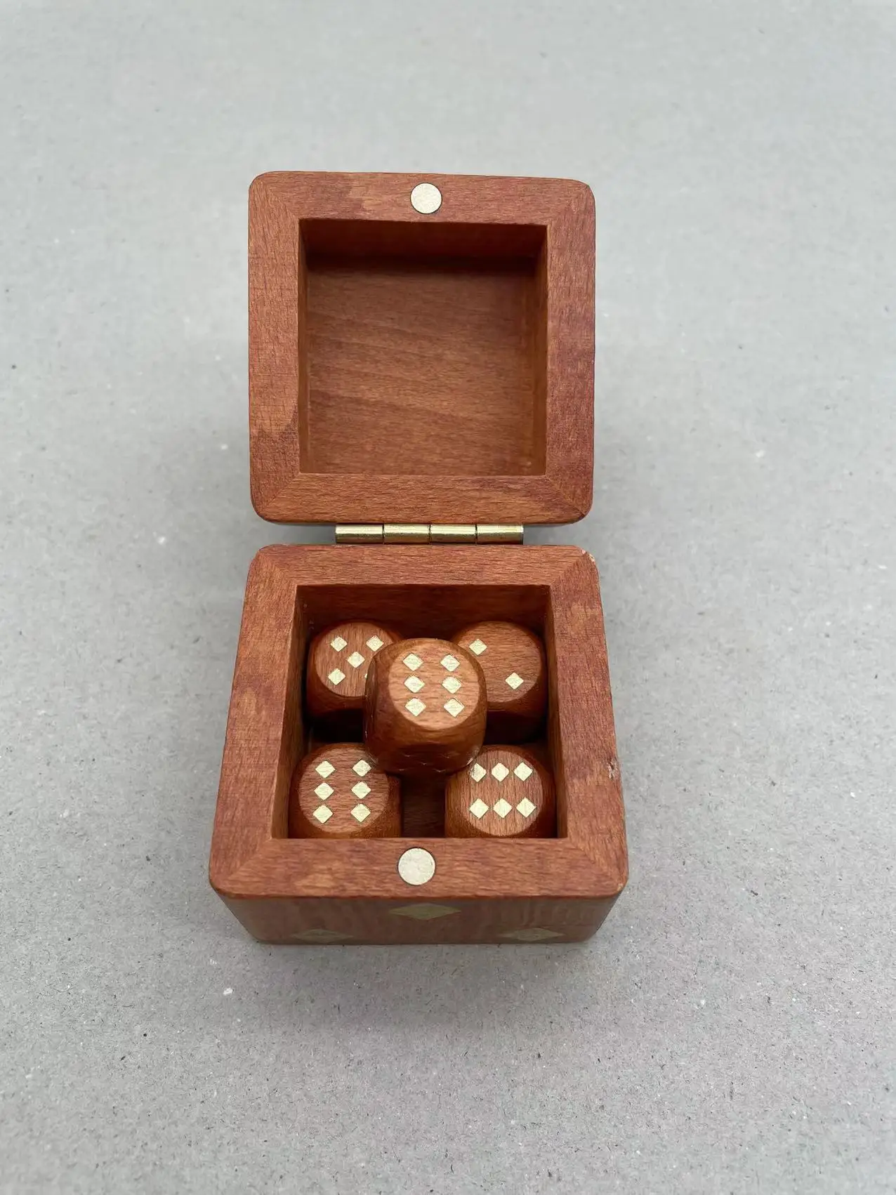 Custom Wooden Meeples for game wholesale gold/silver color for wooden tokens