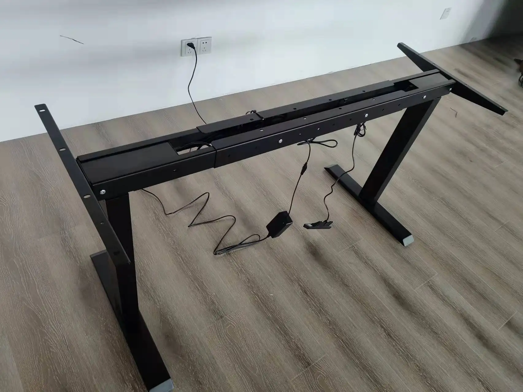 Hot sale sit Standing Desk Stable simple office desk setts smart electric Adjustable lifting Computer Table USB computer table