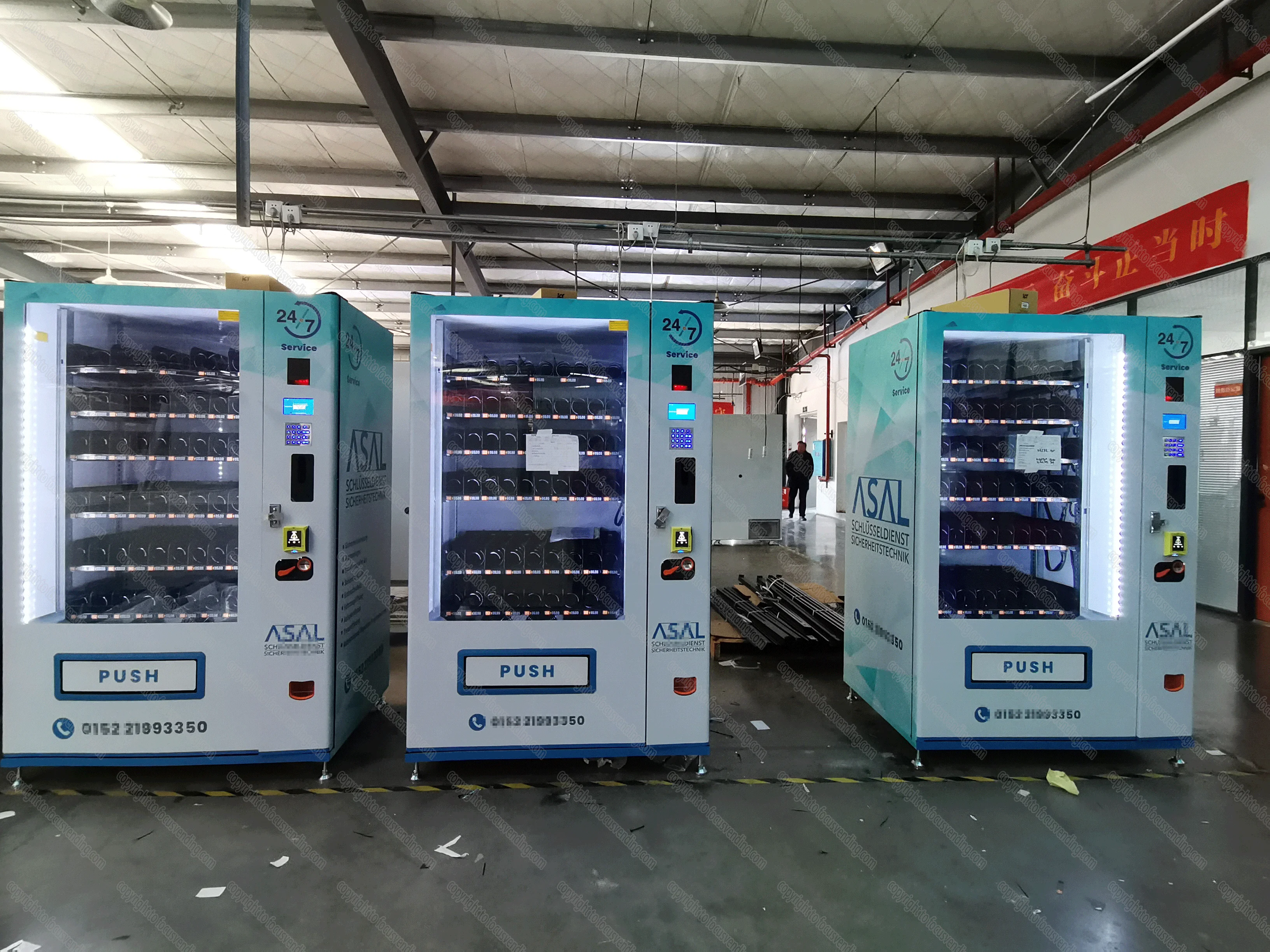 Anti-theft snack drinks combo vending machine automatic vending machine with QR code payment
