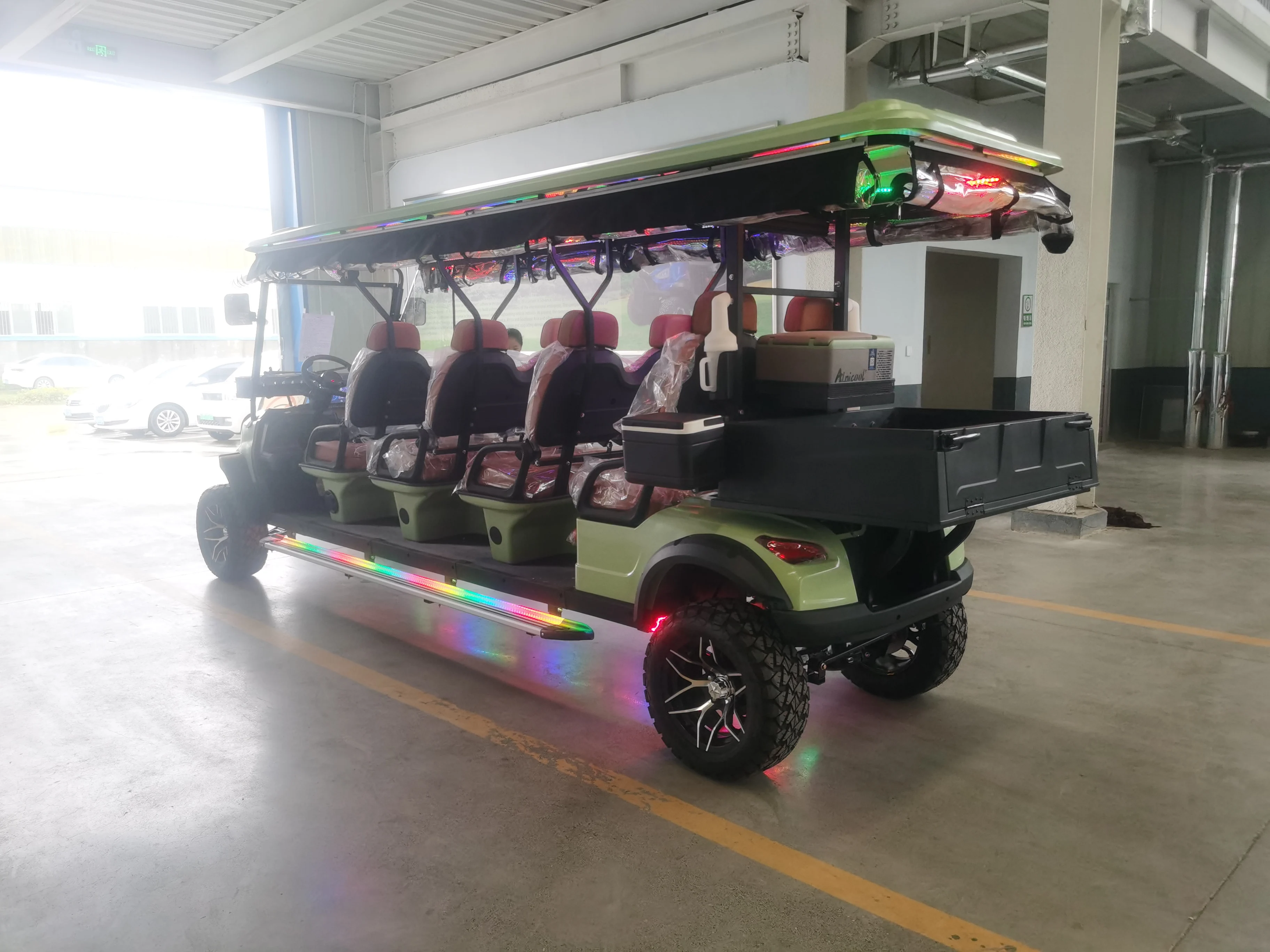 China supplier wholesale golf buggy with cargo box 8 seats off-road scooter new design electric golf cart