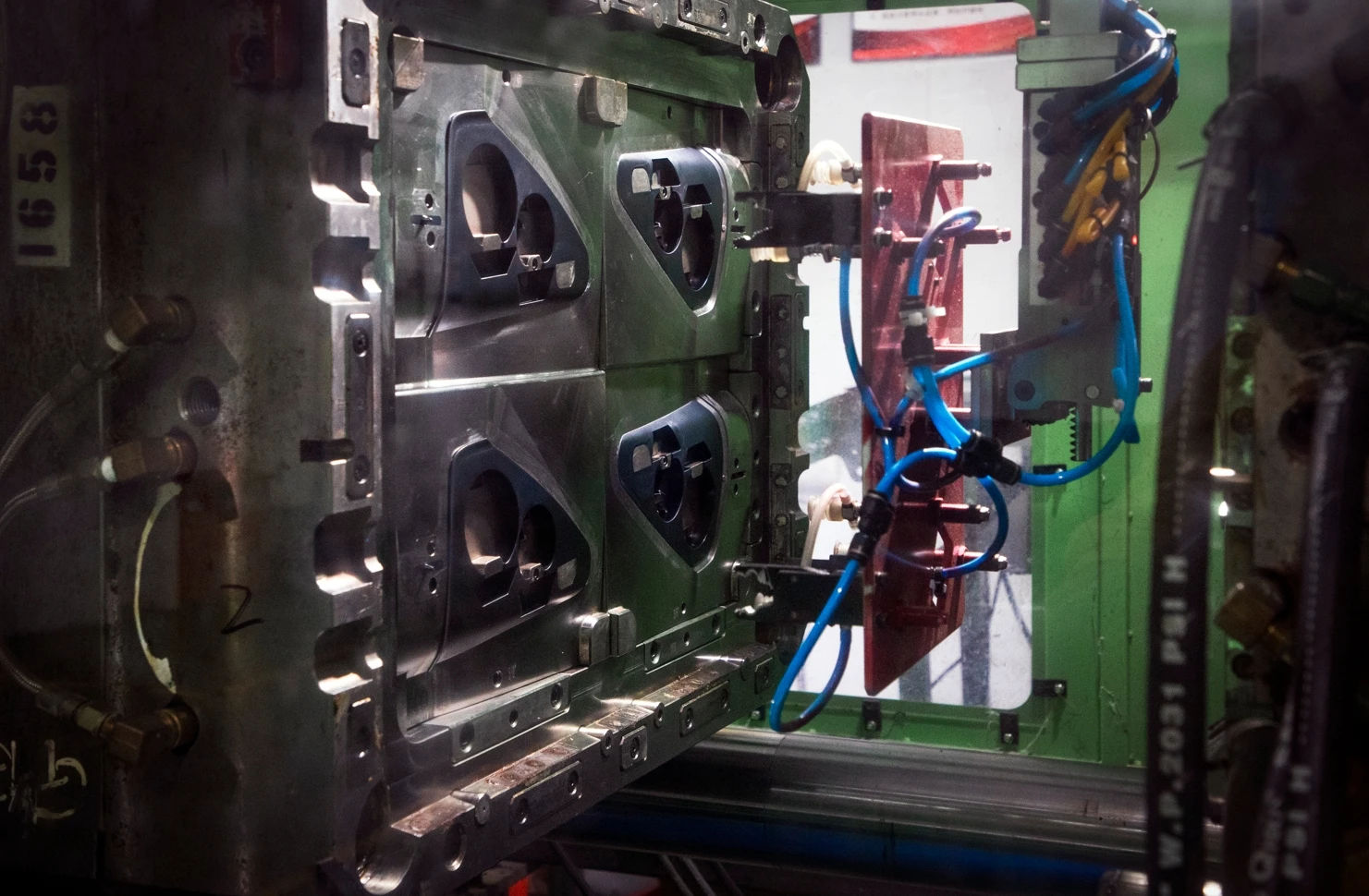 China Automotive Plastic Mould Manufacturer Custom Automotive Plastic Mold