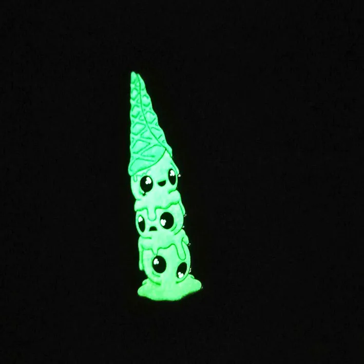 Kunshan Manufacturer Custom soft hard enamel pin lapel pin  glow in the dark custom enamel pin