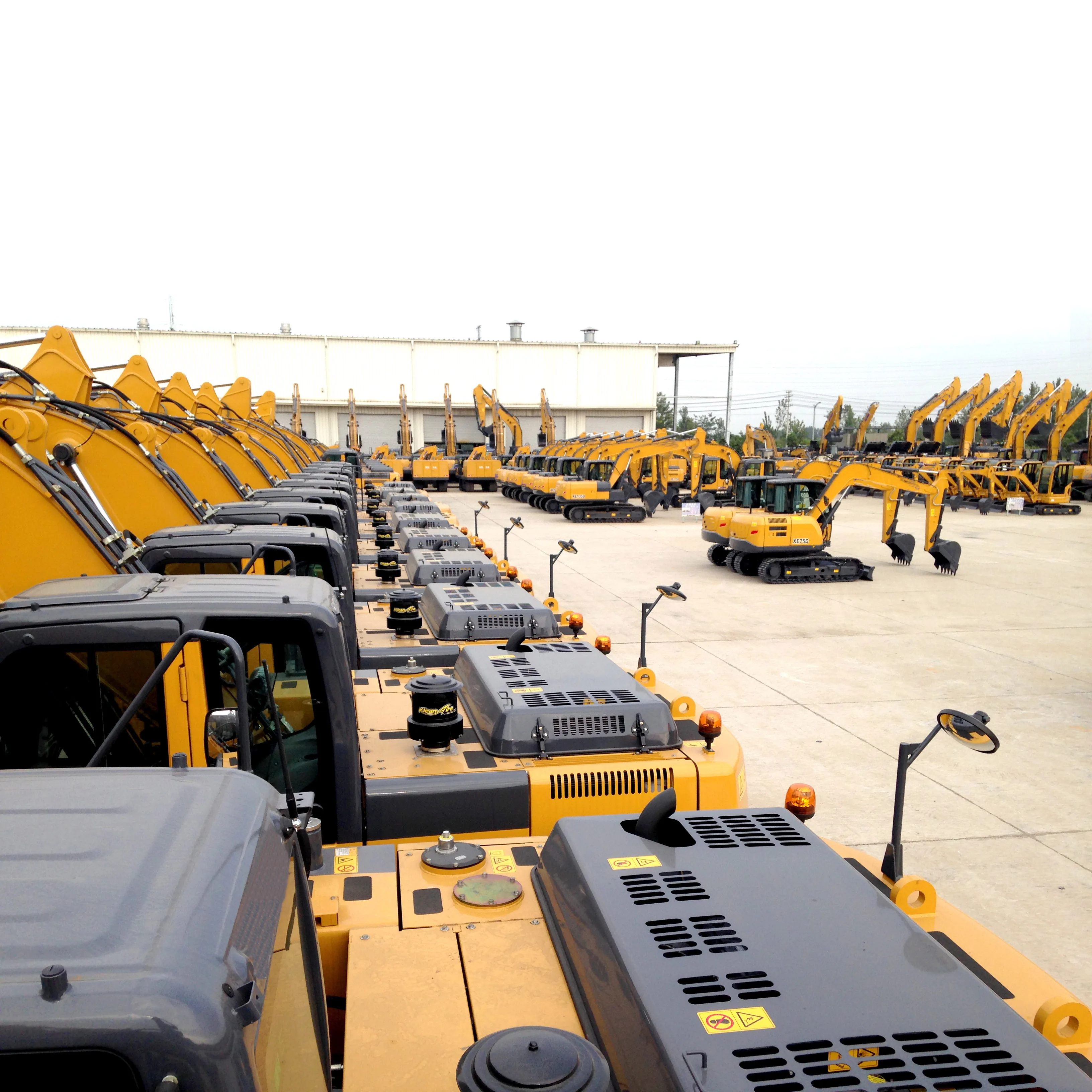 Chinese Top Brand 100% New 7.5Ton Crawler Excavator XE75D for Sale with Powerful Engine