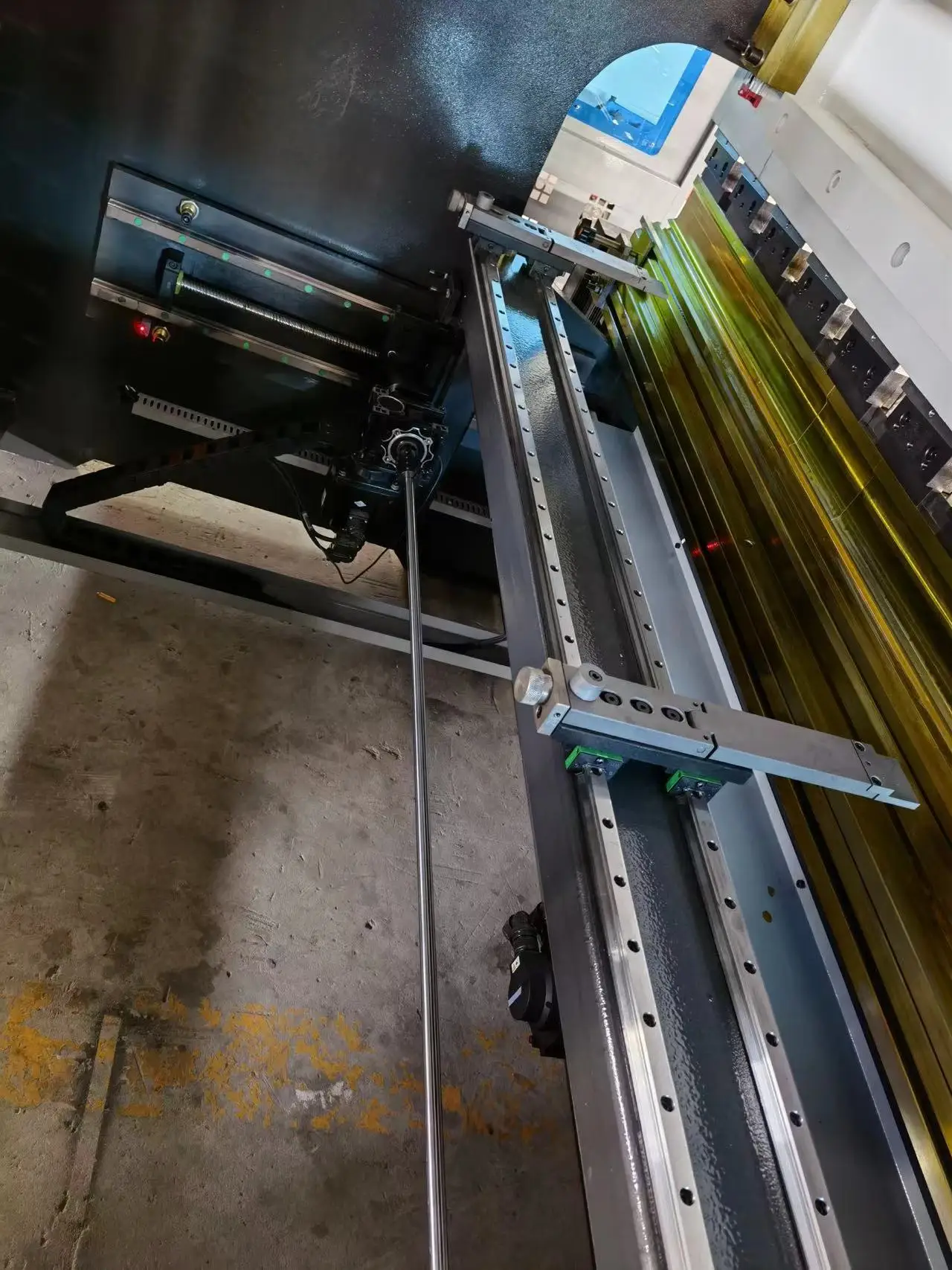 Factory DA53T 125T 3200 CNC hydraulic press brake pipe  bending machine metal  hydraulic press brake machine dies